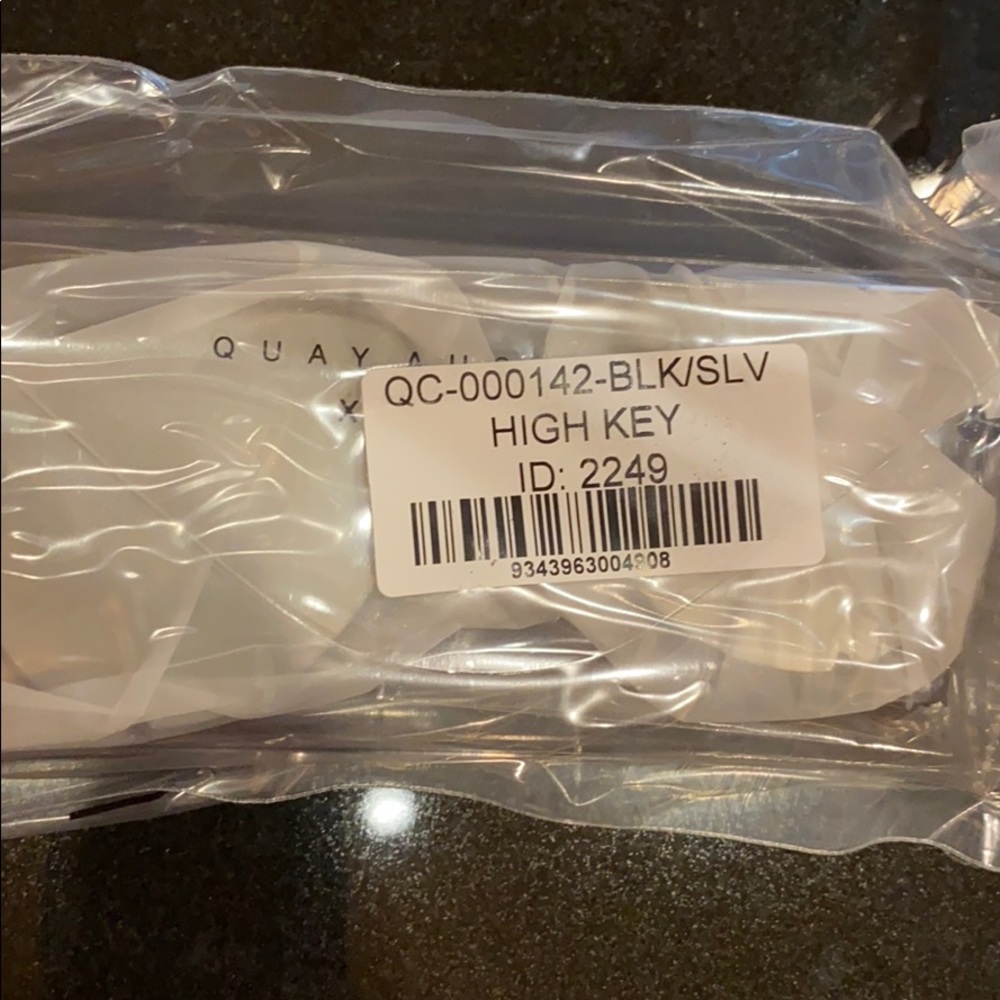 NWT High Key Black/Silver by Quay Australia - Picture 2 of 4